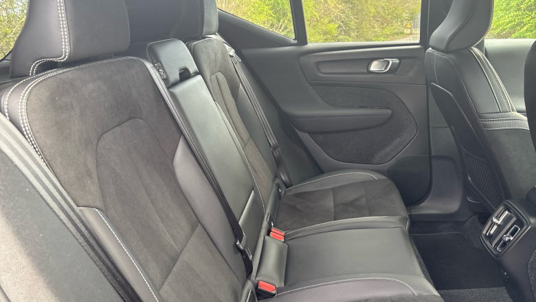 Volvo Xc40 2.0 B4P R DESIGN Pro 5dr Auto [7 speed] Petrol Estate